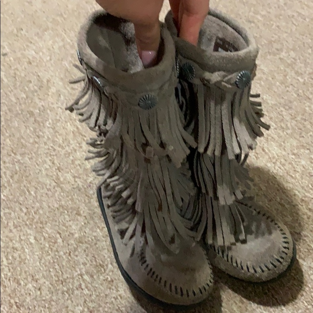 Girls Minnetonka fringe boots